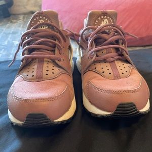 Pink Nike Air Huaraches. worn a handful of times